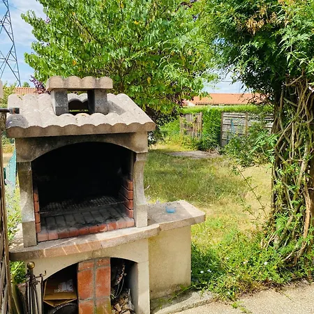 Holiday home Maison Propre Et Calme A 5 Min Du Futuroscope *