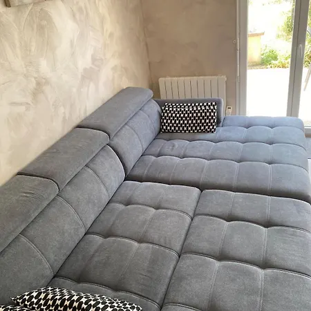 Holiday home Maison Propre Et Calme A 5 Min Du Futuroscope Chasseneuil-du-Poitou